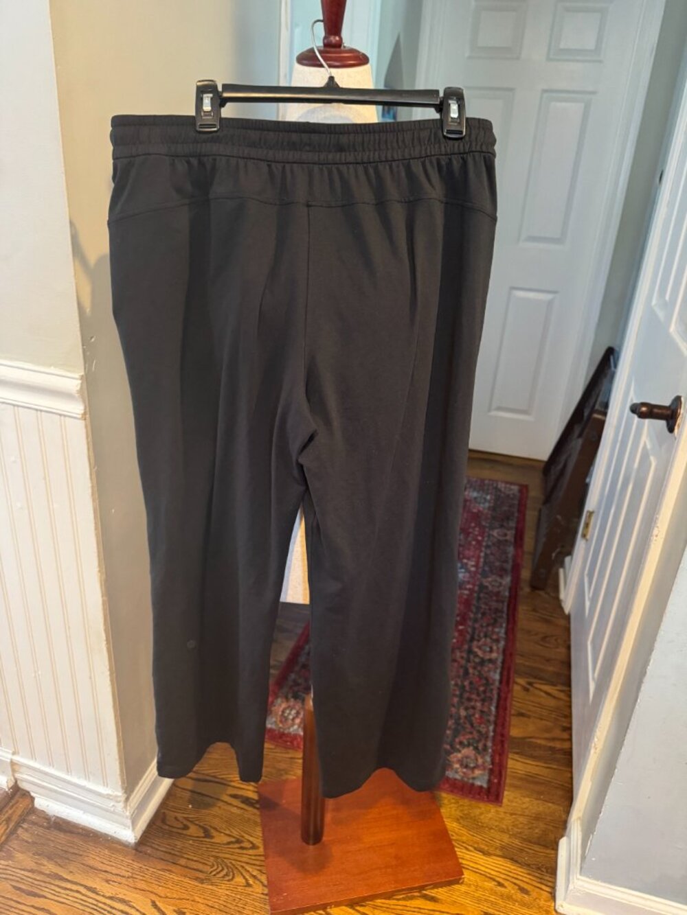 Lululemon Soft-jersey Straight leg mid rise pant in black size 12 short - Picture 5 of 6